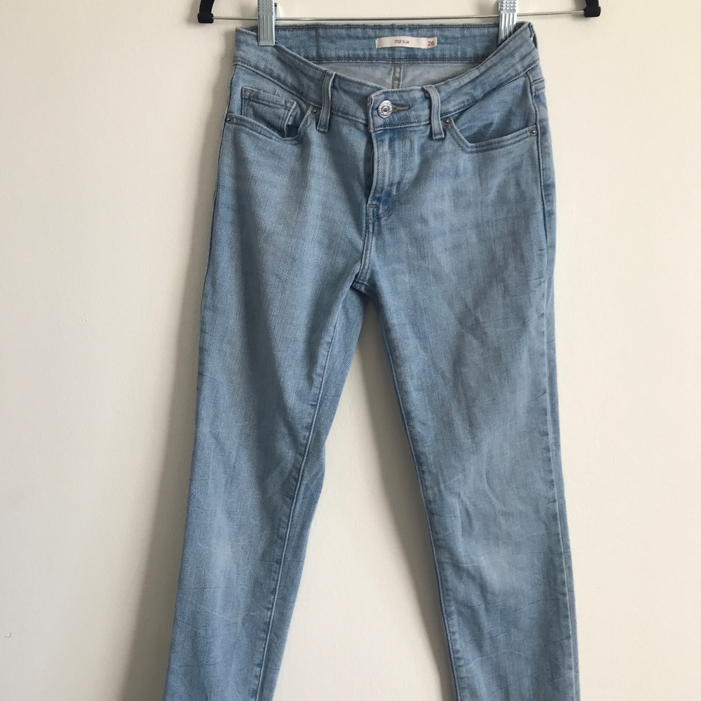 712 Levi Strauss light wash jeans